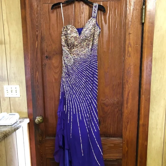 Terani Couture sz 8 purple open back silk
